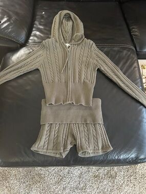 Cable Knit Hooded Zip Sweater Set in Olive